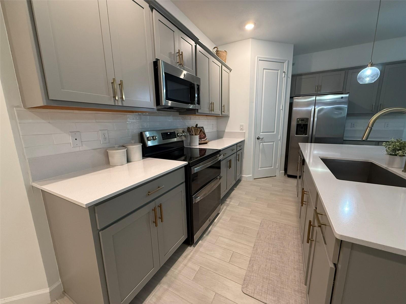 Image 18 of 32 For 6116 Stonecrest Court