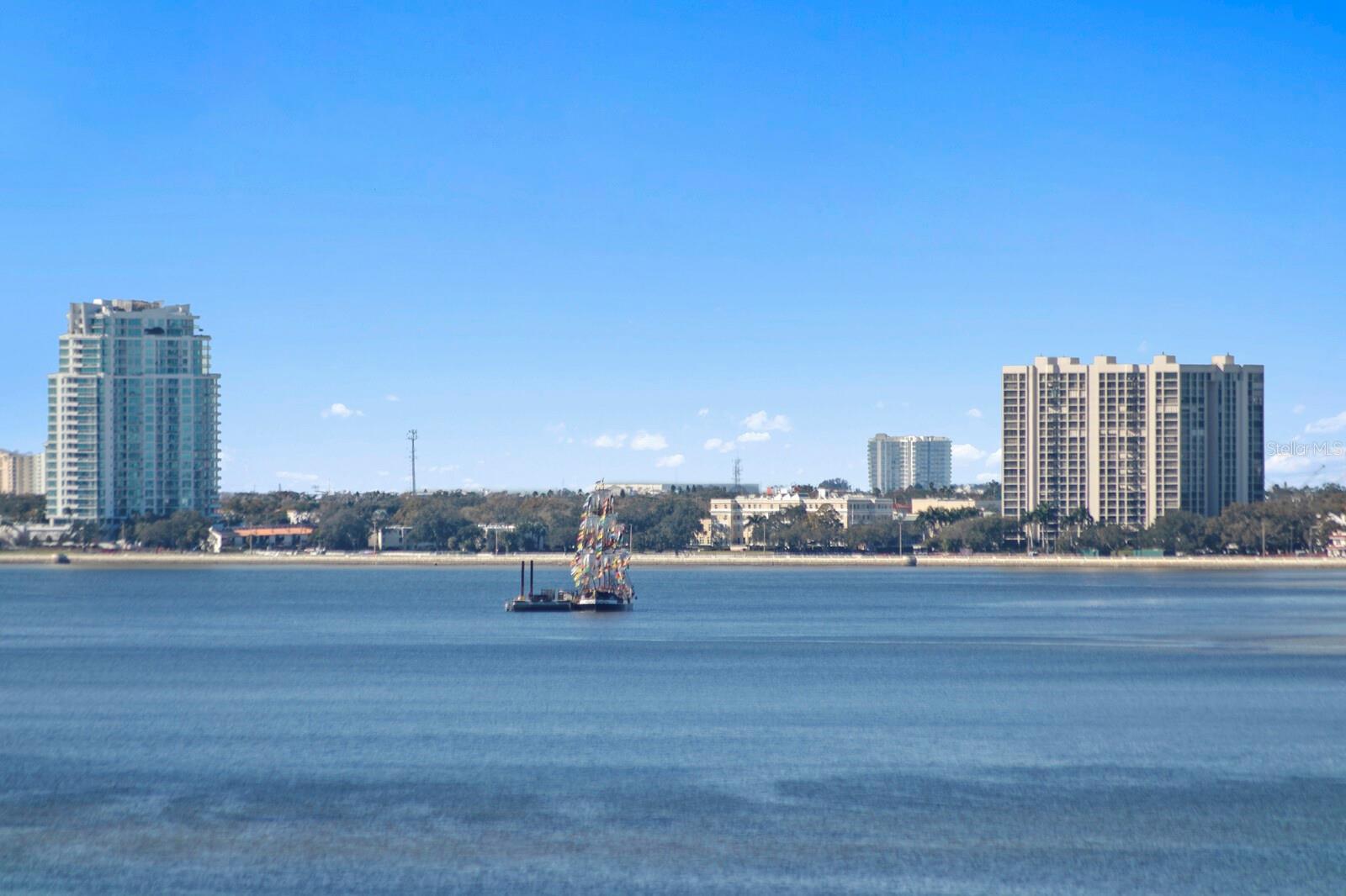 Image 41 of 85 For 2 Adalia Avenue 1002