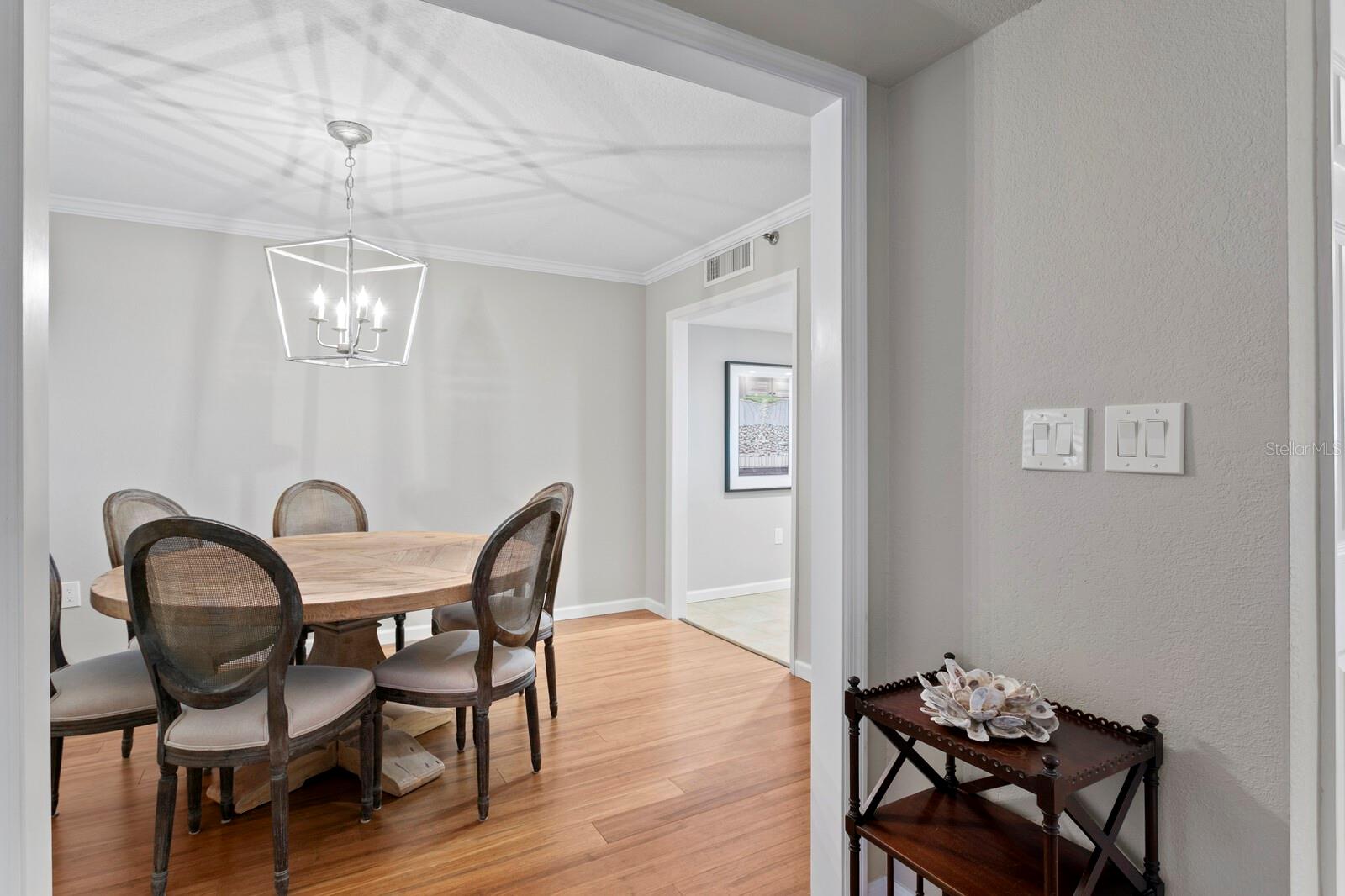 Image 5 of 85 For 2 Adalia Avenue 1002