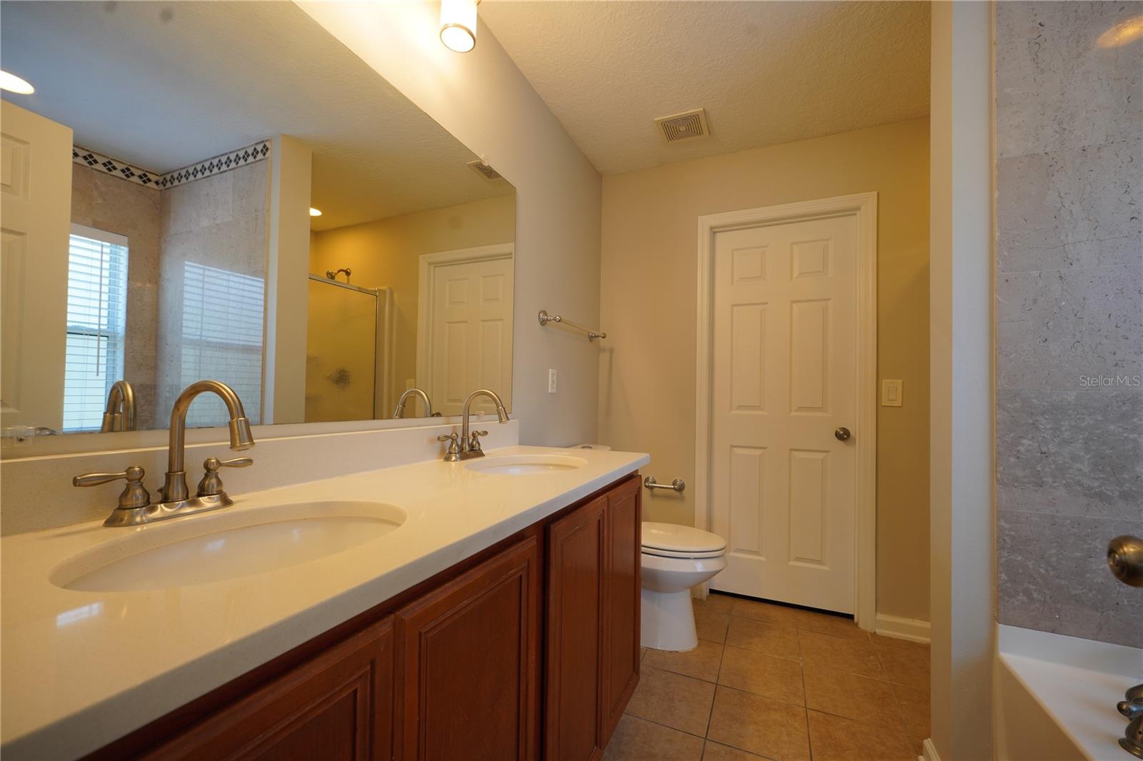 Listing photo id 13 for 3919 Marsh Bluff Drive