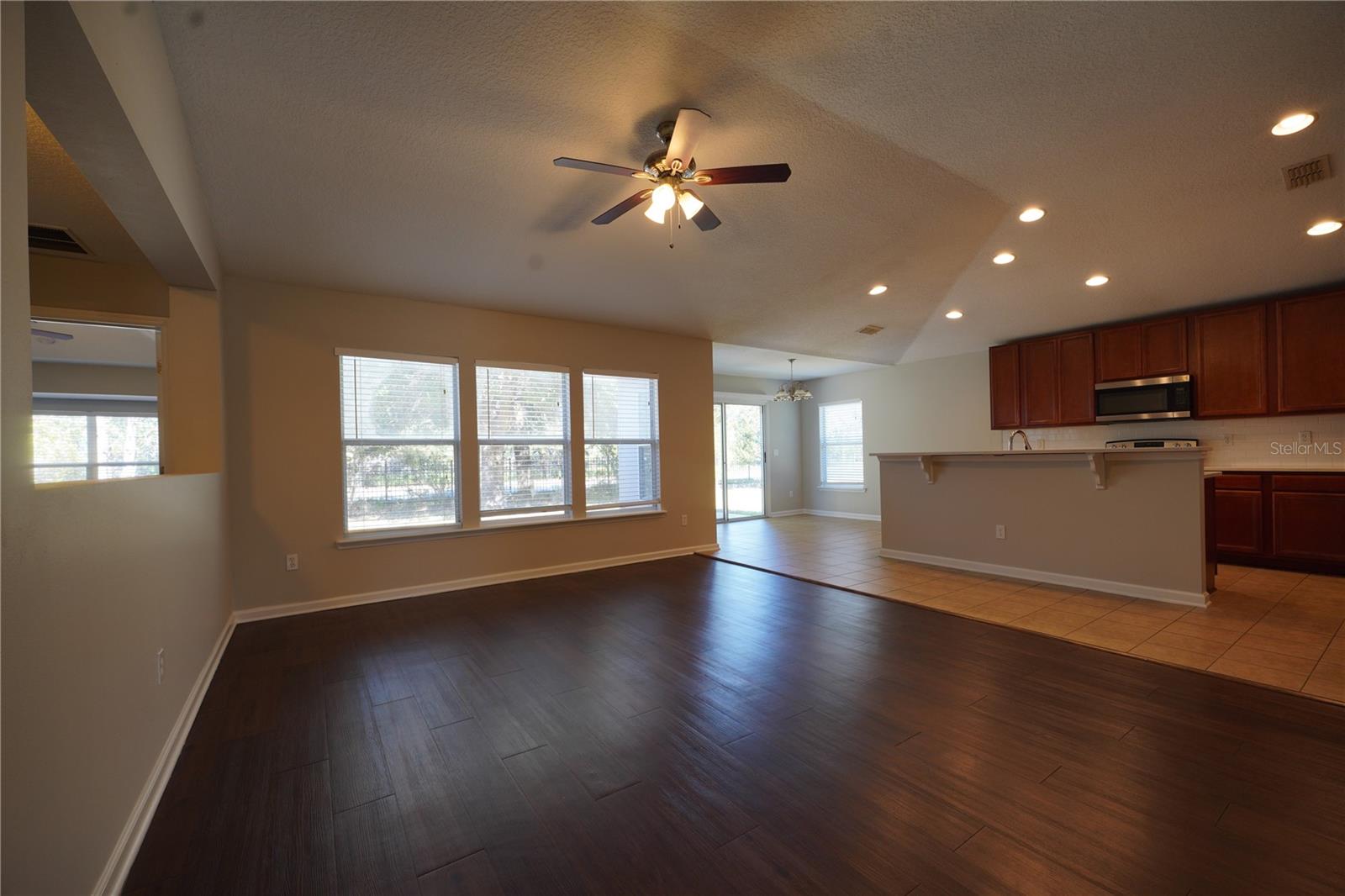 Listing photo id 14 for 3919 Marsh Bluff Drive