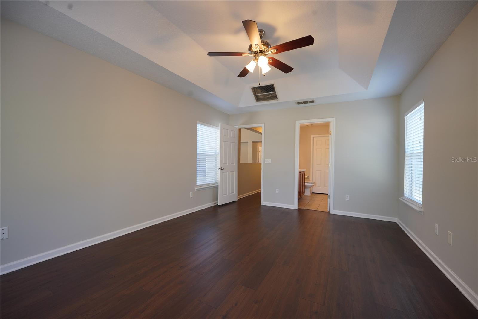 Listing photo id 17 for 3919 Marsh Bluff Drive