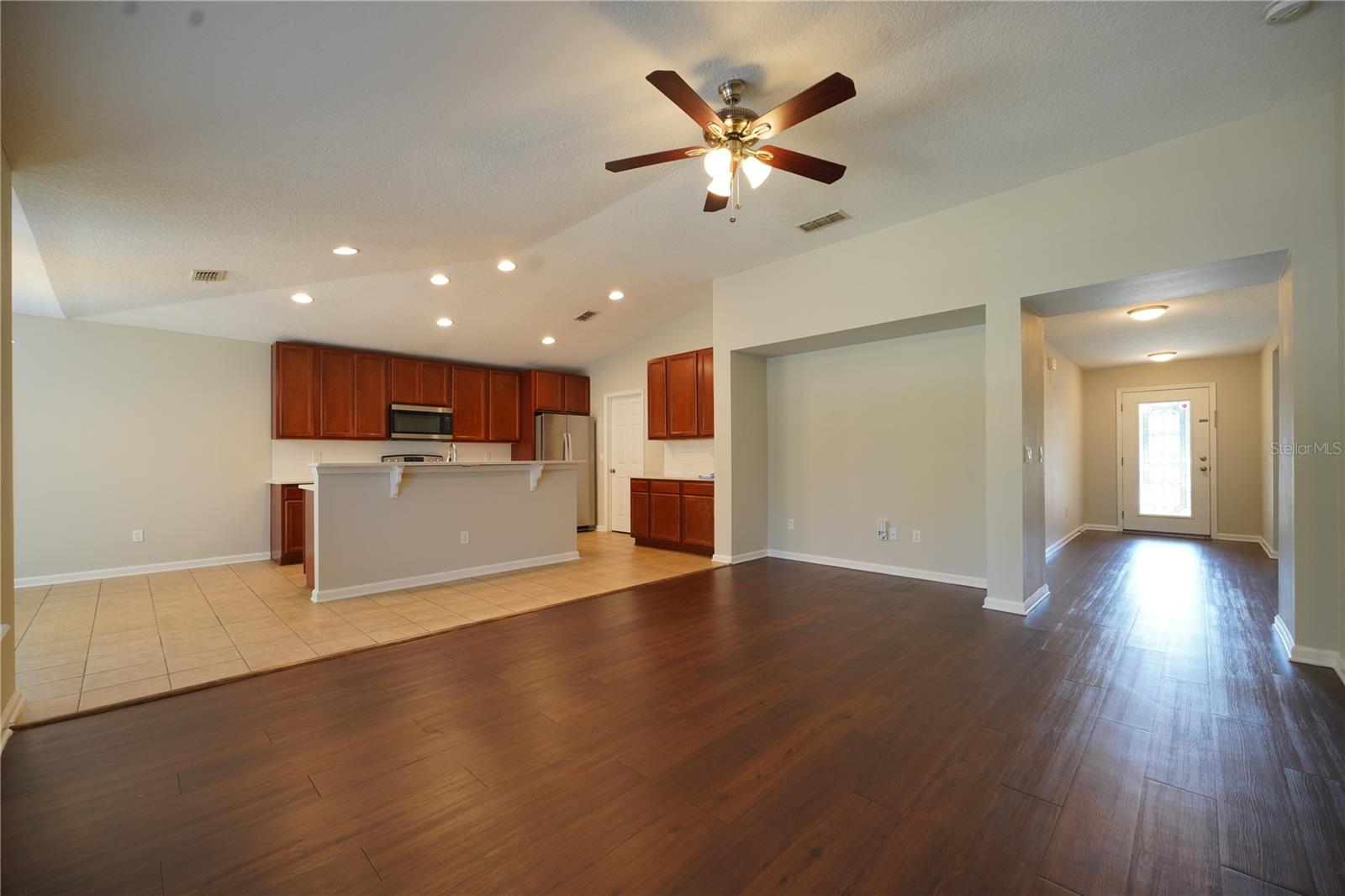 Listing photo id 4 for 3919 Marsh Bluff Drive