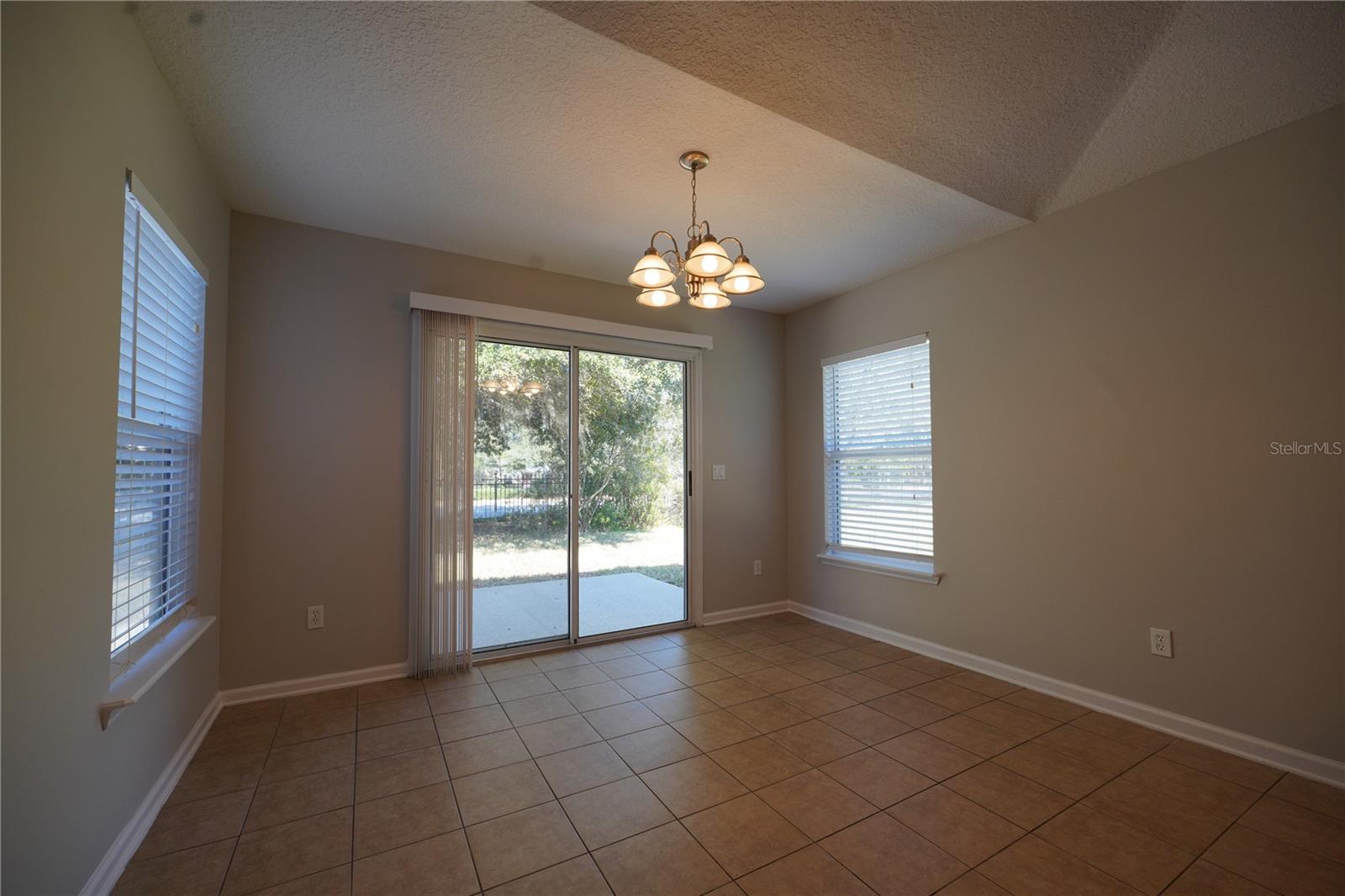 Listing photo id 6 for 3919 Marsh Bluff Drive