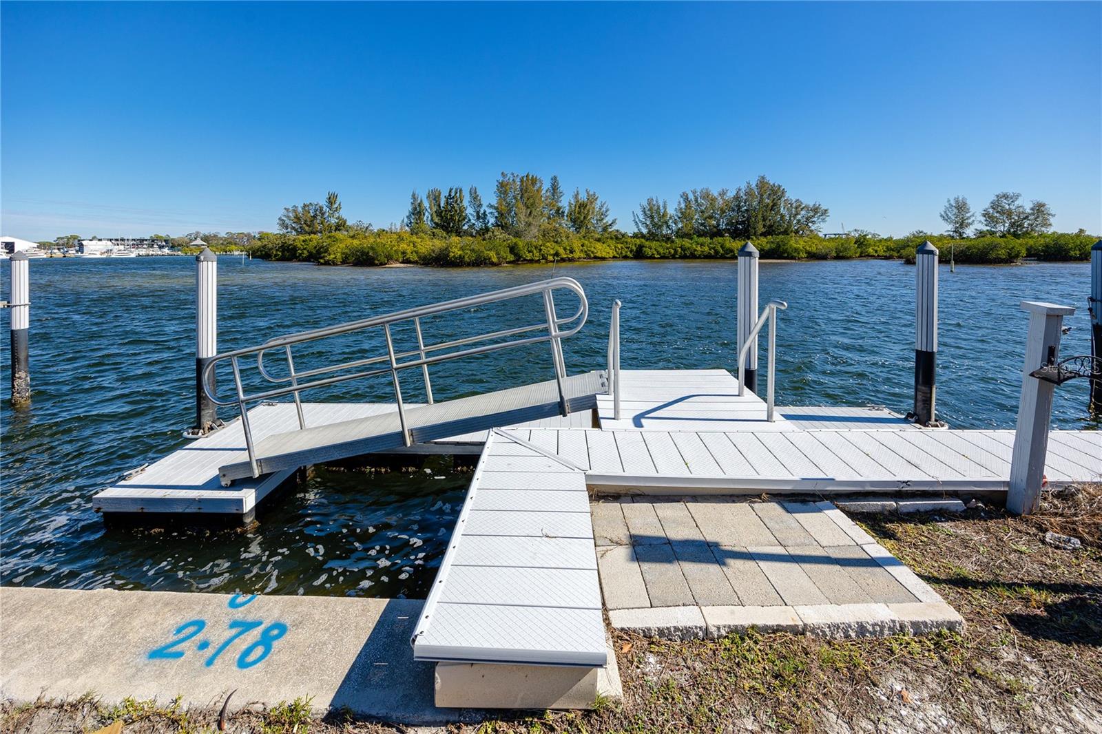 Image 18 of 29 For 800 Chesapeake Drive 13