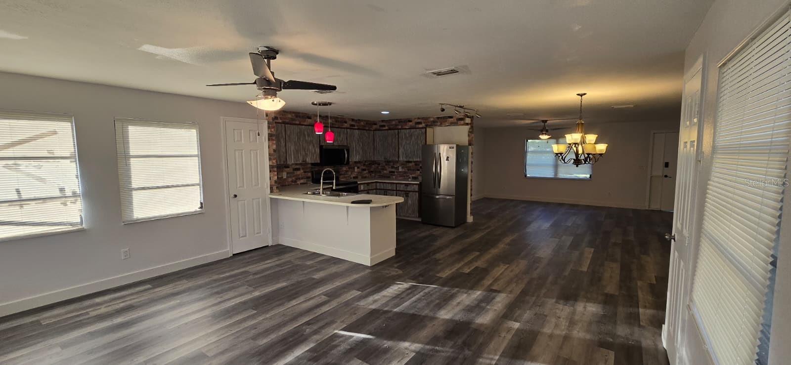 Image 3 of 16 For 1174 Victoria Avenue