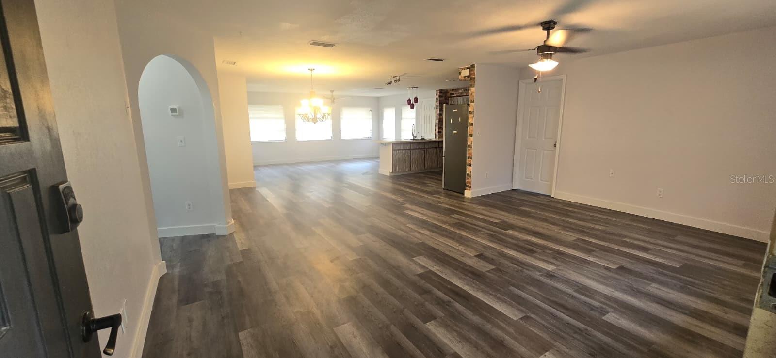 Image 5 of 16 For 1174 Victoria Avenue