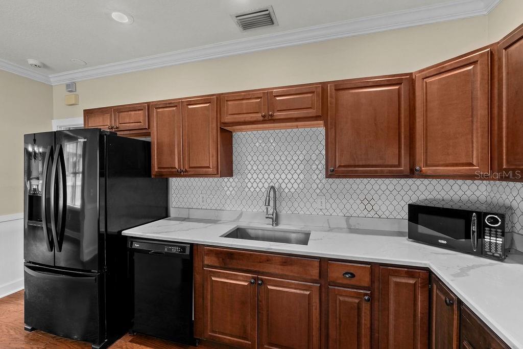 Listing photo id 9 for 4102 Central Avenue