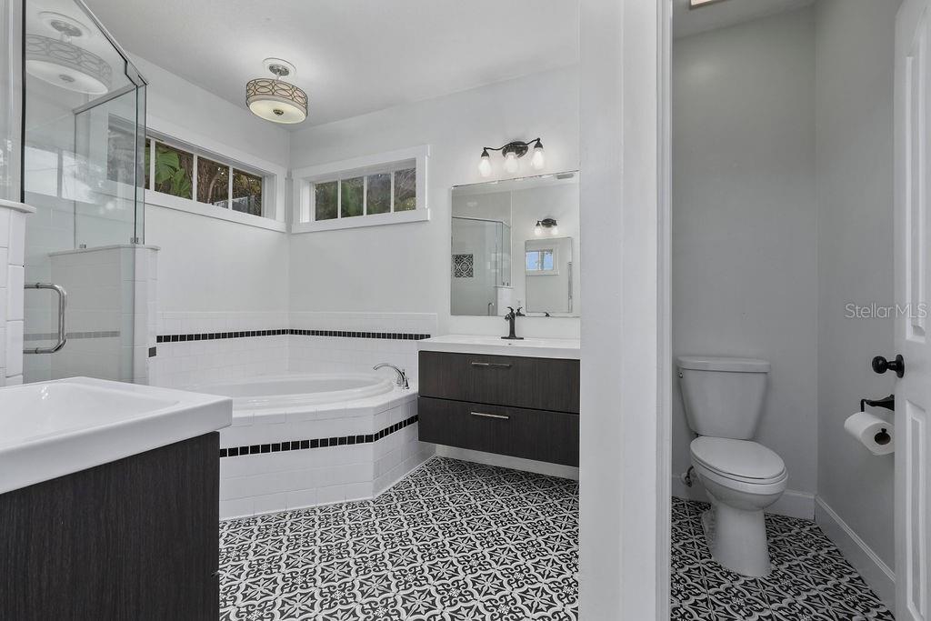 Listing photo id 16 for 4102 Central Avenue