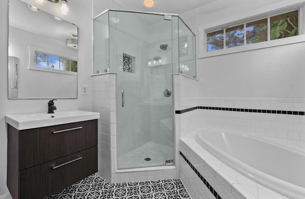 Listing photo id 18 for 4102 Central Avenue