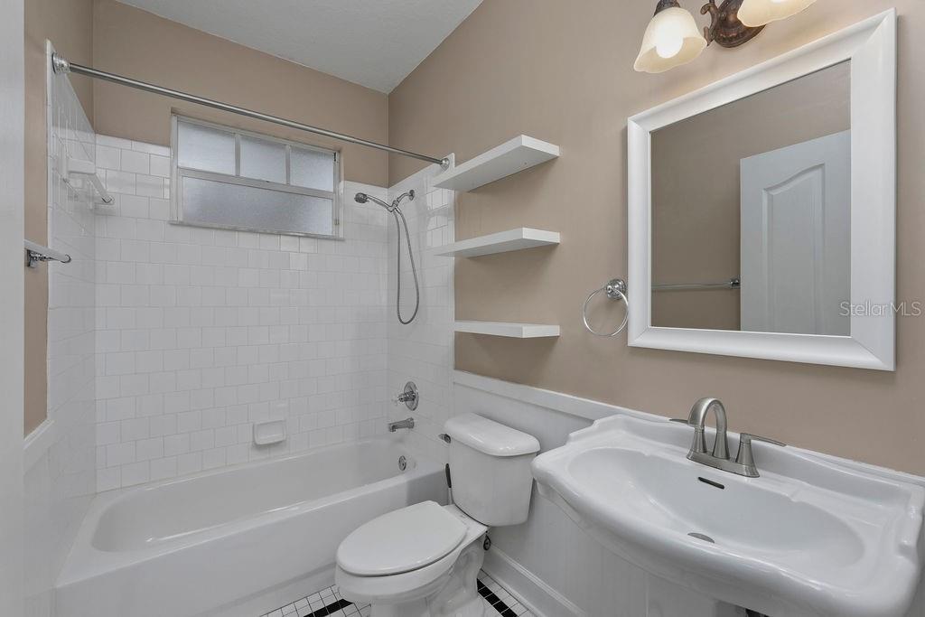 Listing photo id 21 for 4102 Central Avenue