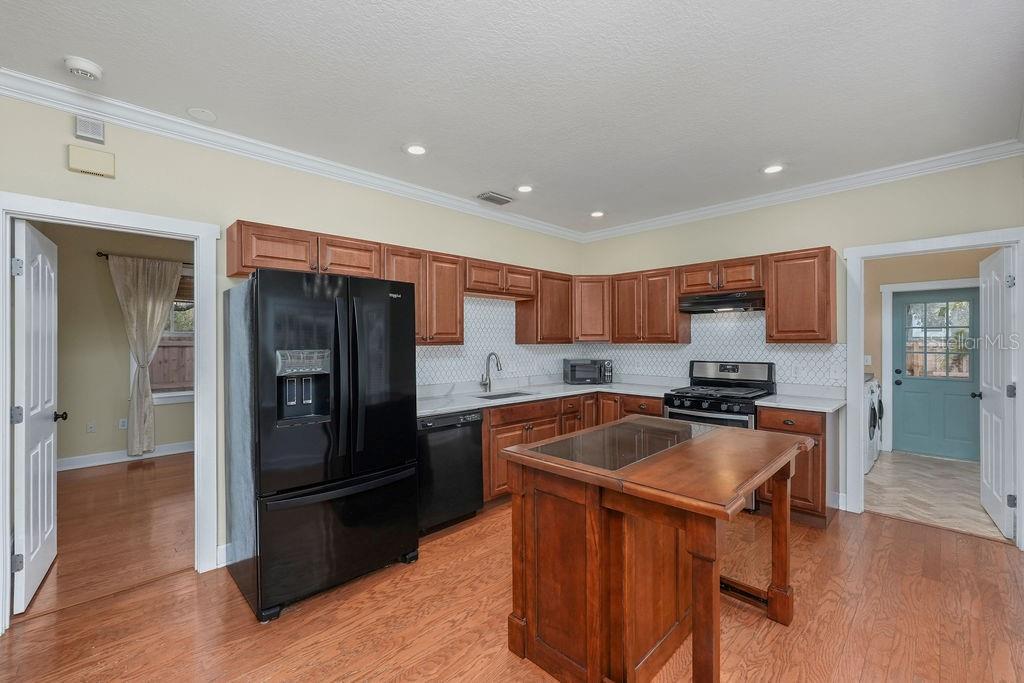 Listing photo id 6 for 4102 Central Avenue