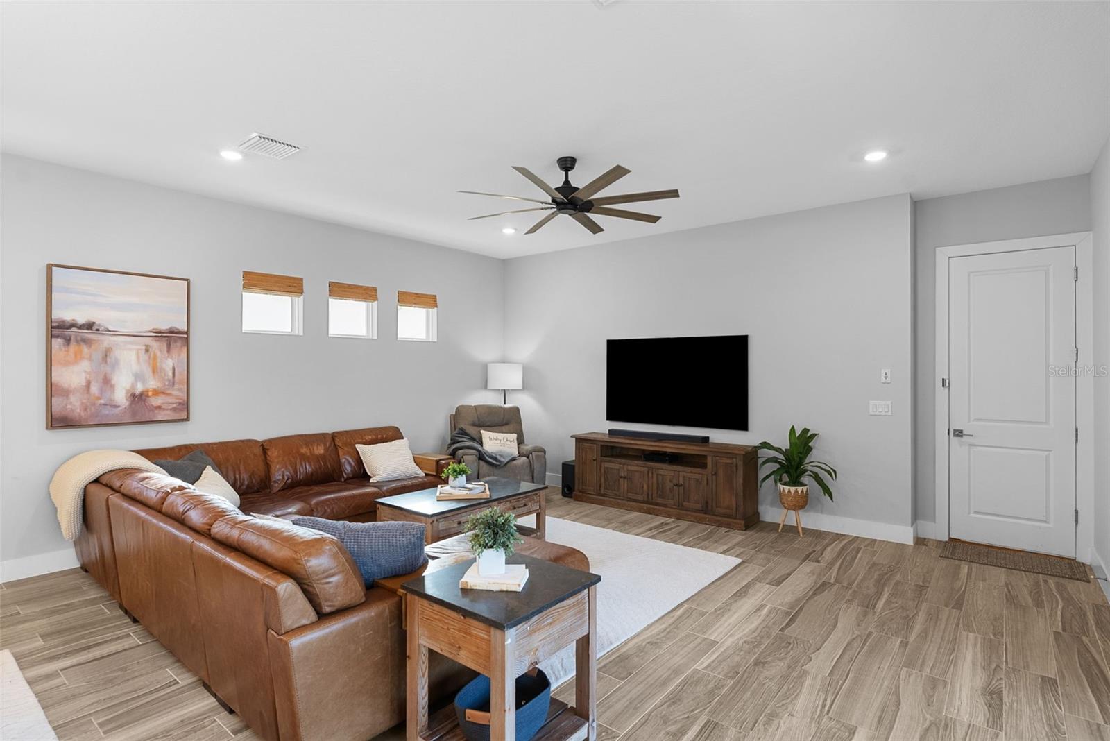 Listing photo id 8 for 8249 Ivy Stark Boulevard