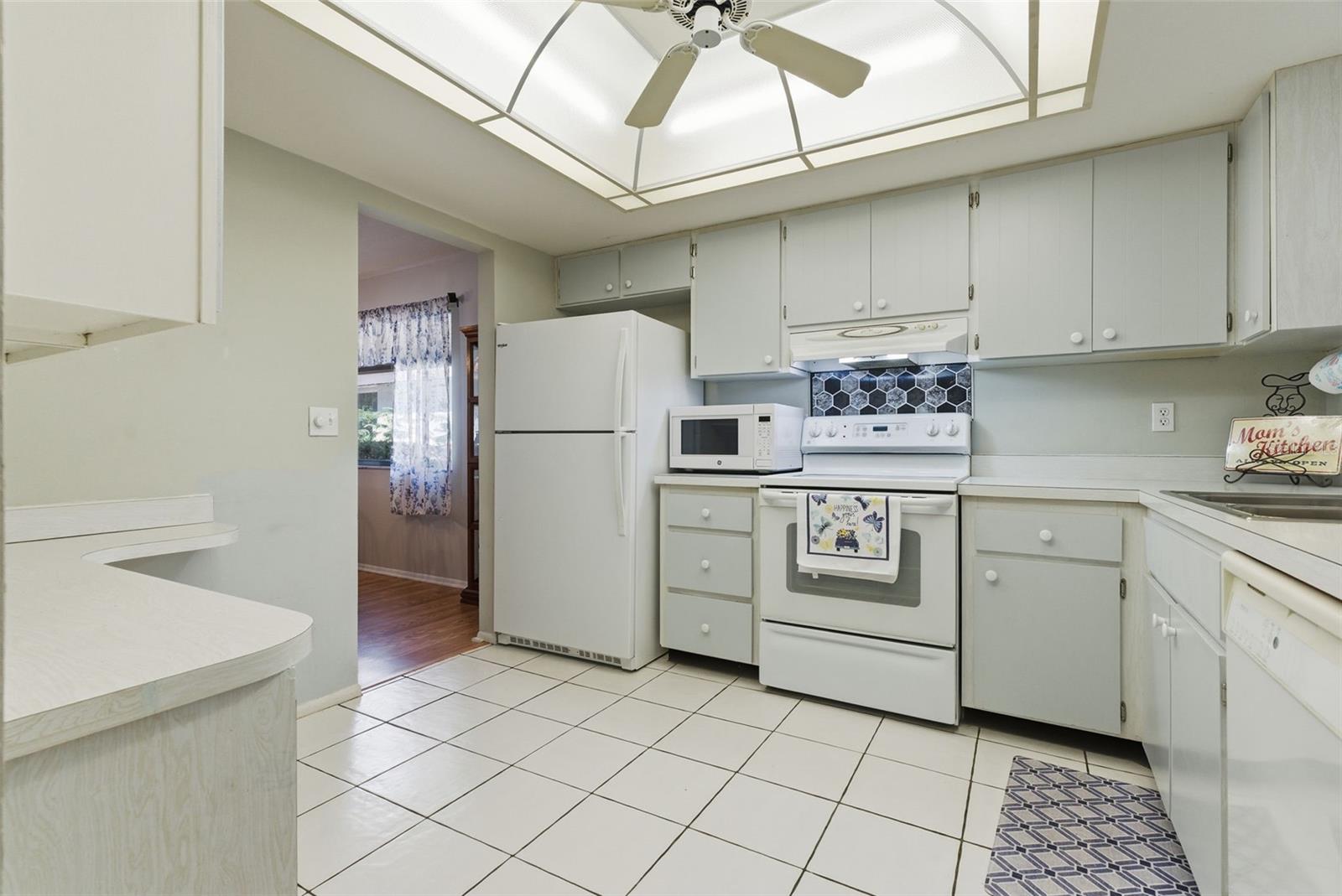 Image 13 of 50 For 1141 Merle Way 14