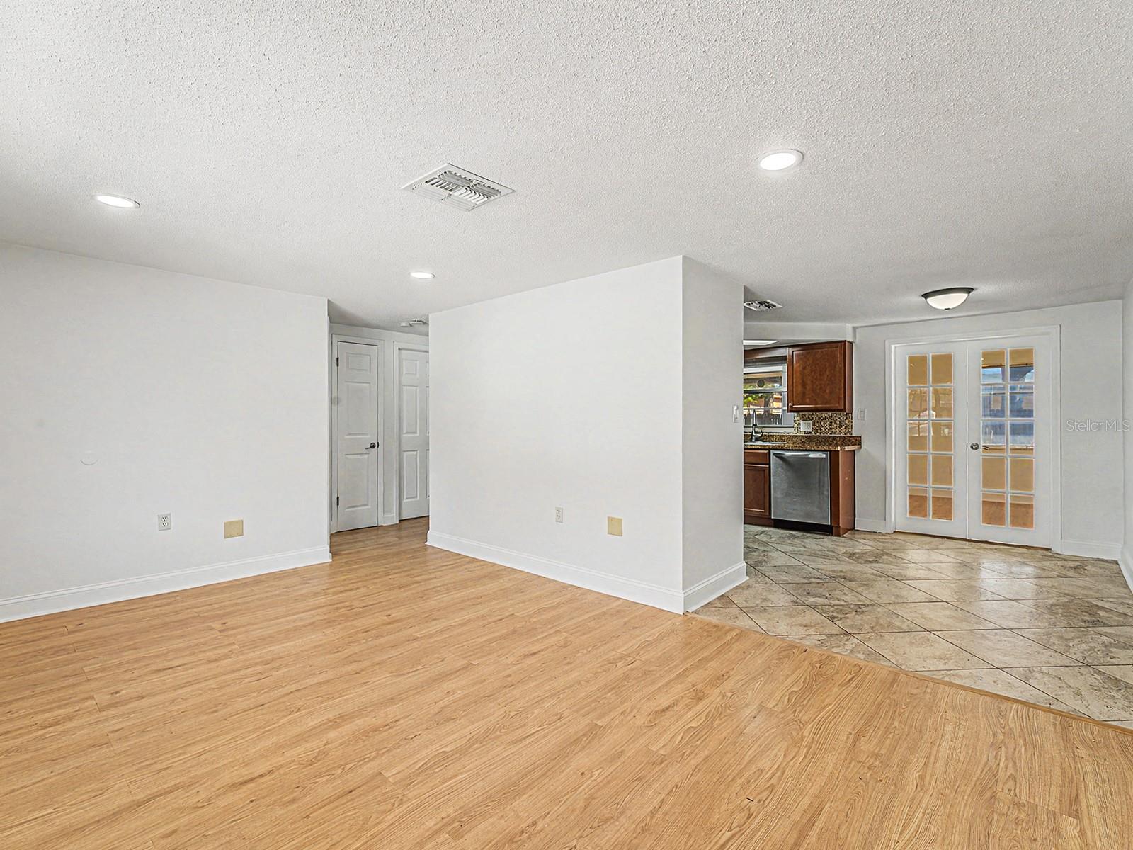 Listing photo id 11 for 9430 Gray Fox Lane