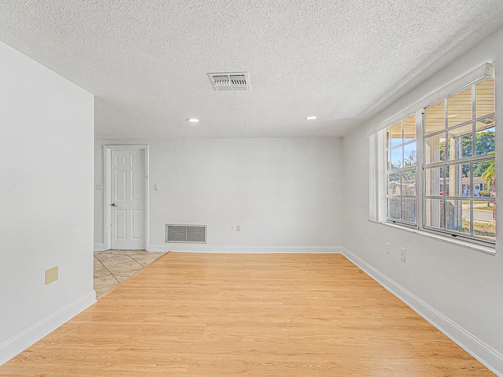 Listing photo id 13 for 9430 Gray Fox Lane