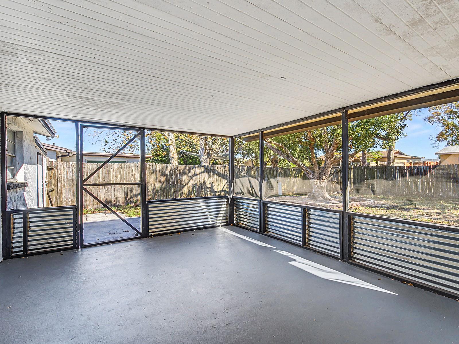 Listing photo id 22 for 9430 Gray Fox Lane