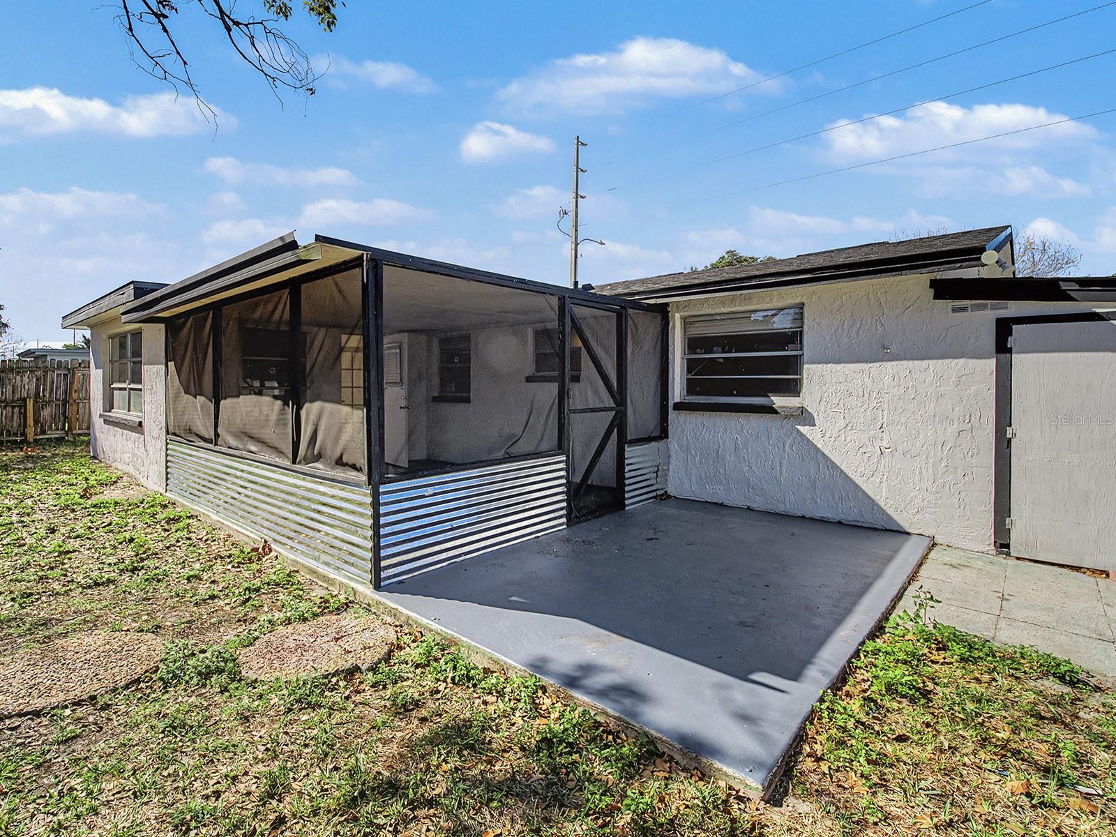 Listing photo id 4 for 9430 Gray Fox Lane