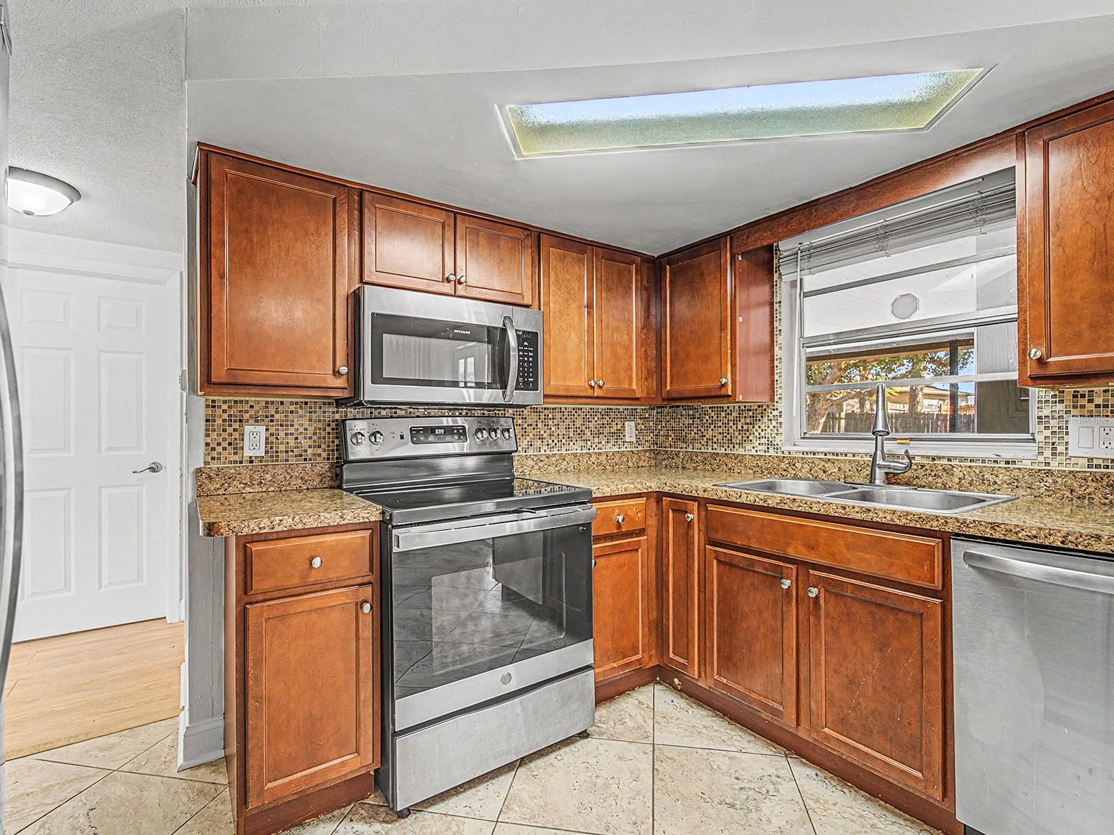 Listing photo id 5 for 9430 Gray Fox Lane