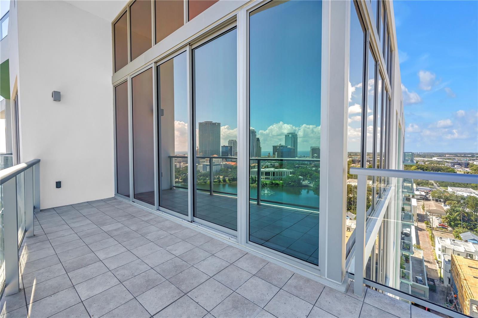 Listing photo id 9 for 777 3rd Avenue N 1703