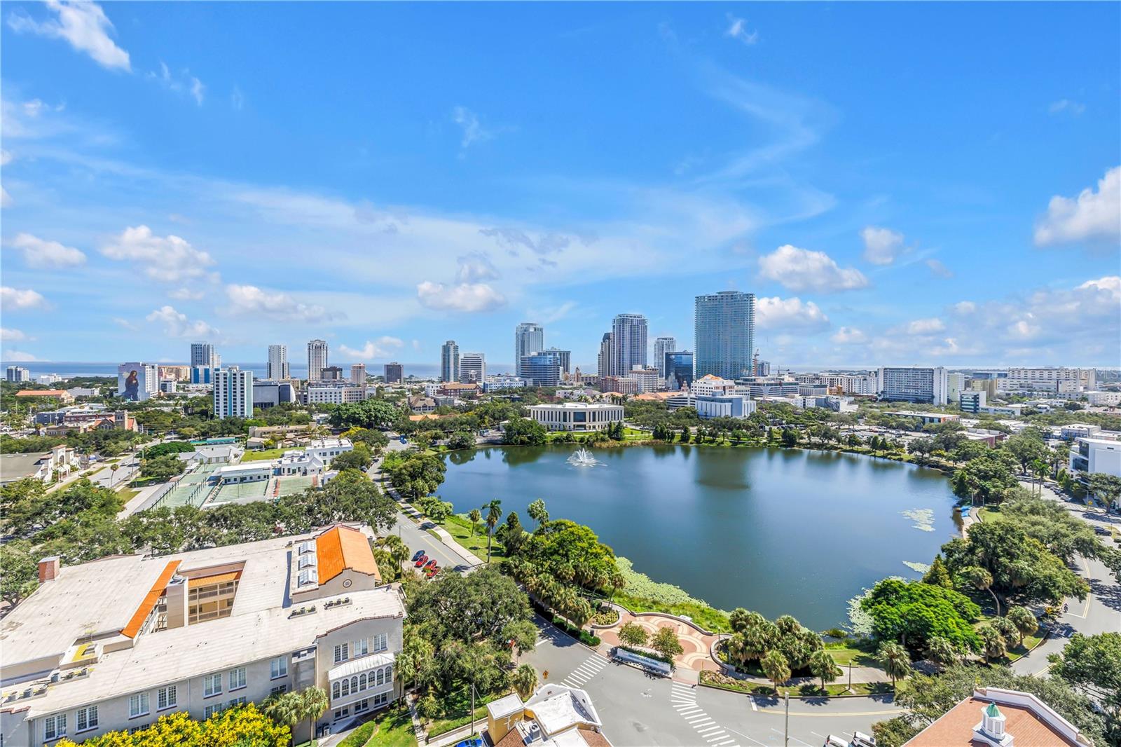 Listing photo id 12 for 777 3rd Avenue N 1703