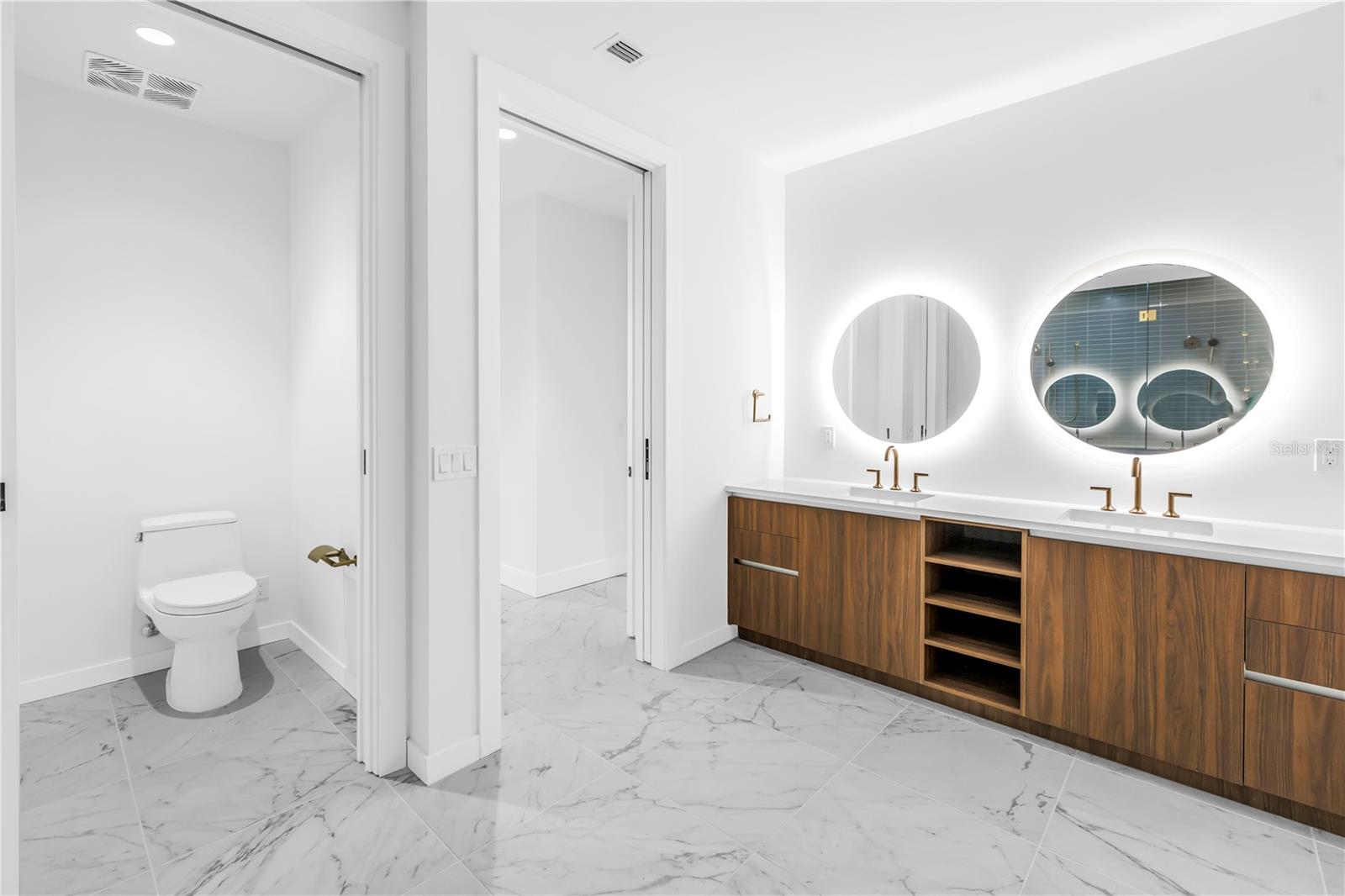 Listing photo id 22 for 777 3rd Avenue N 1703