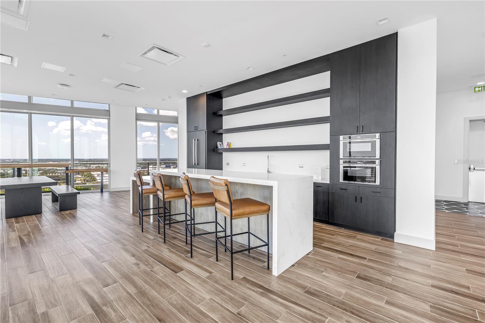 Listing photo id 25 for 777 3rd Avenue N 1703