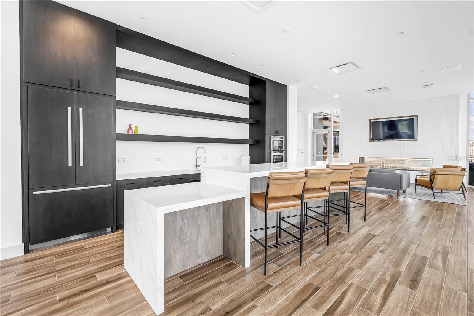 Listing photo id 27 for 777 3rd Avenue N 1703