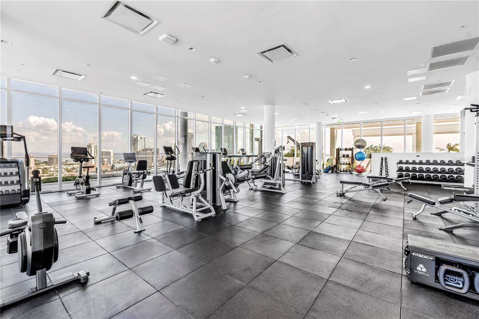 Listing photo id 30 for 777 3rd Avenue N 1703