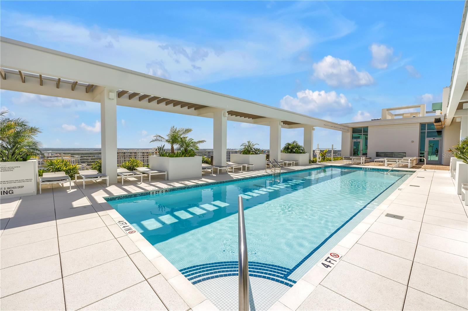 Listing photo id 32 for 777 3rd Avenue N 1703