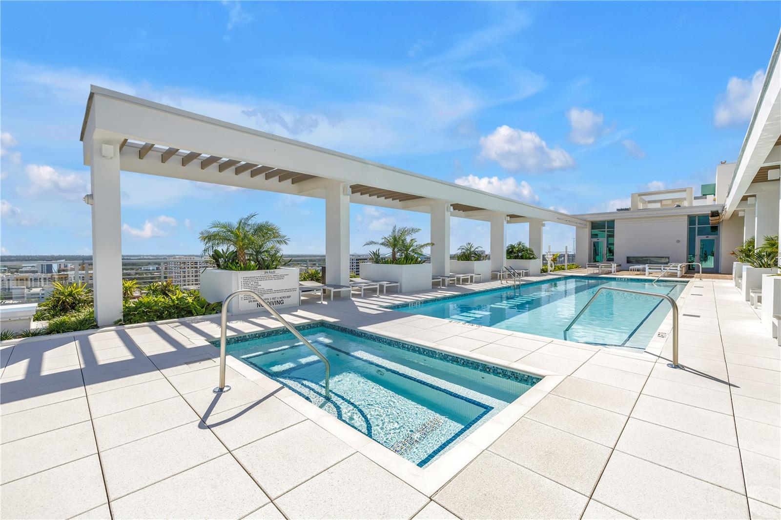 Listing photo id 33 for 777 3rd Avenue N 1703