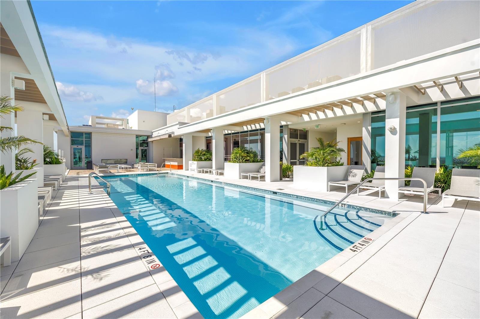 Listing photo id 34 for 777 3rd Avenue N 1703