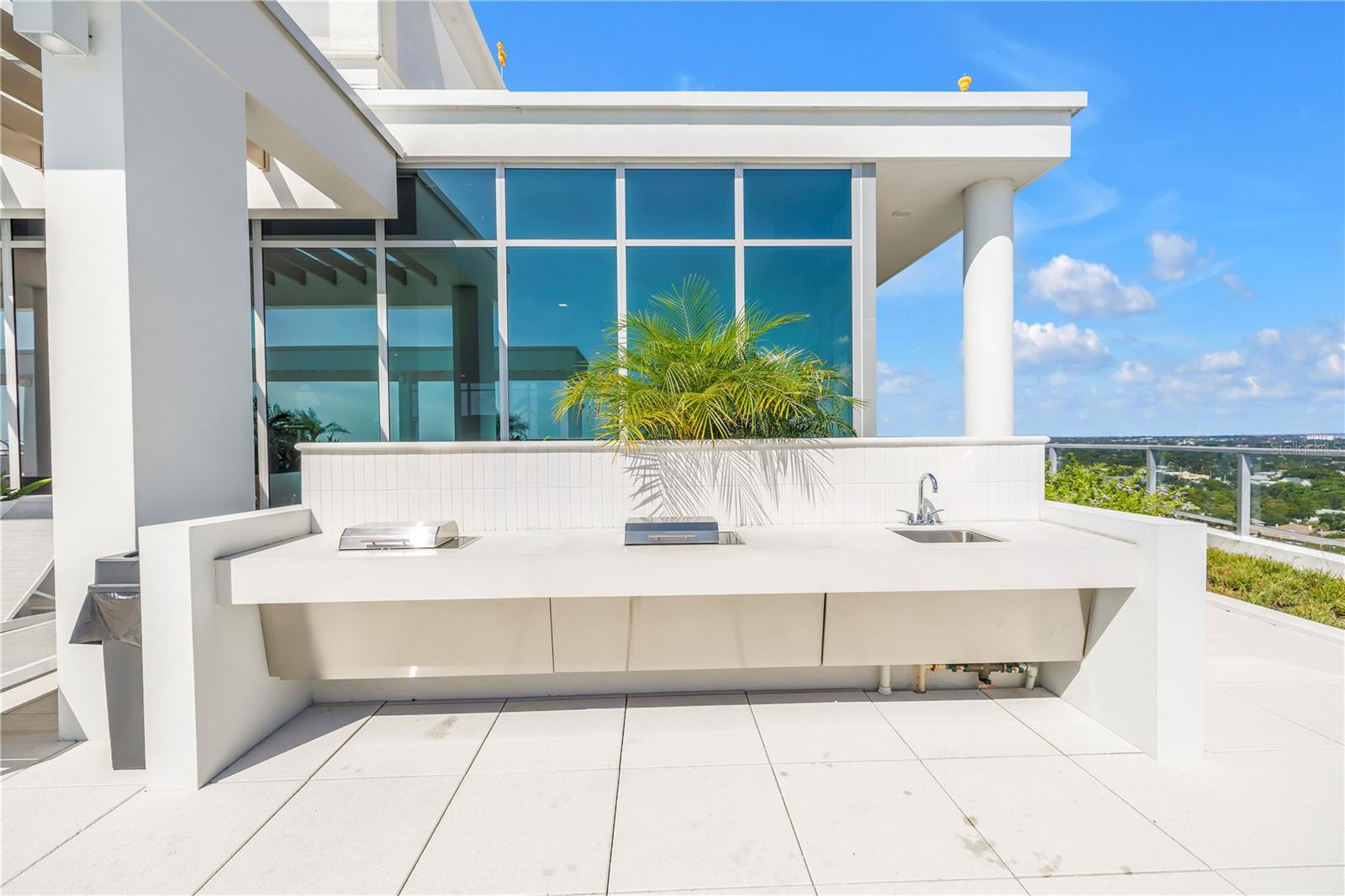 Listing photo id 37 for 777 3rd Avenue N 1703