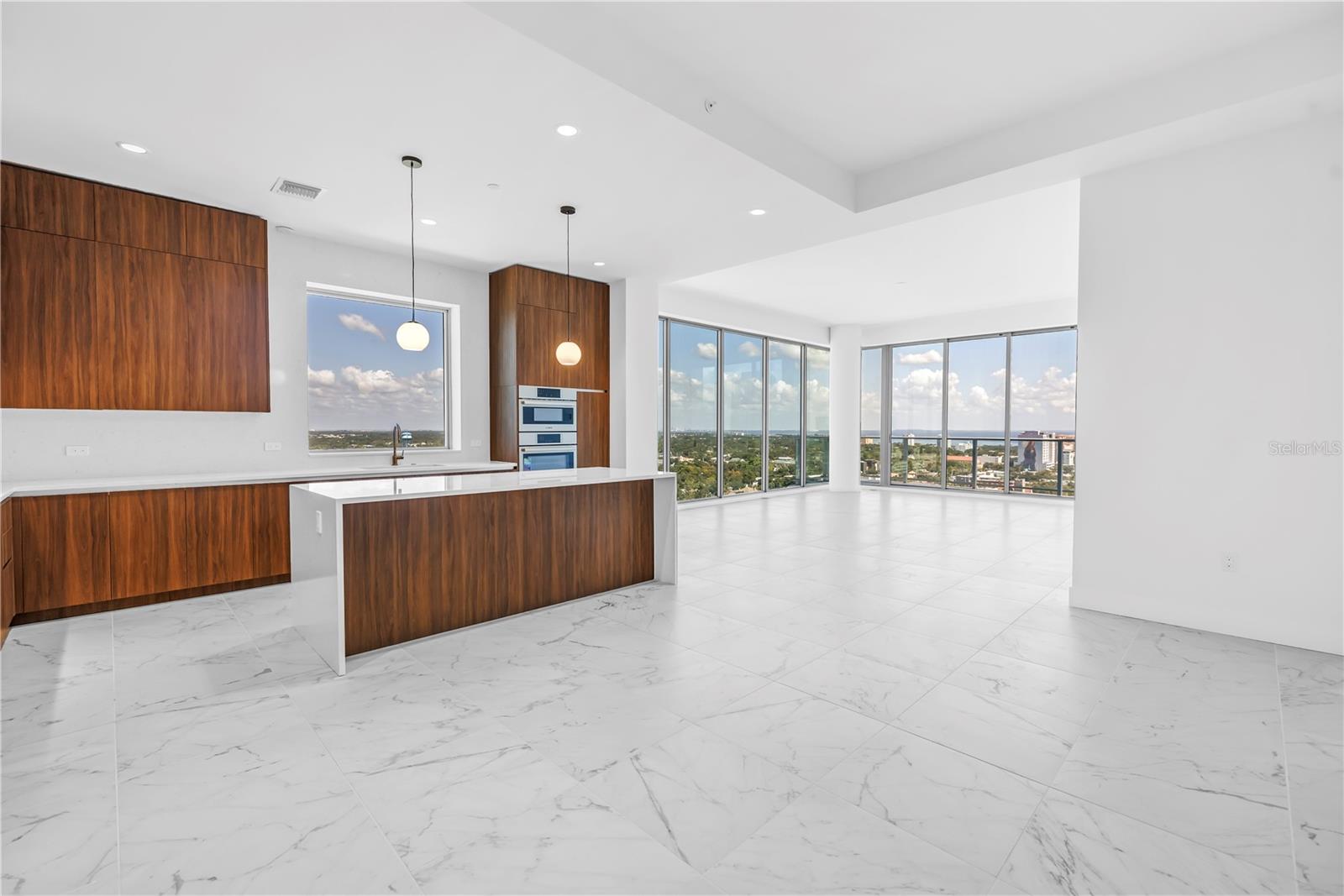 Listing photo id 2 for 777 3rd Avenue N 1703