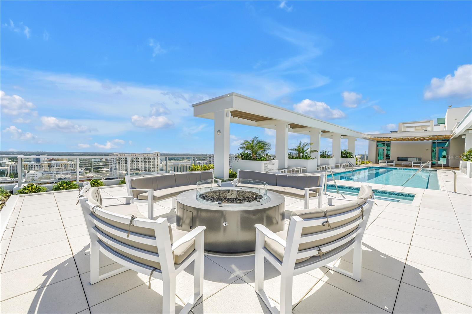 Listing photo id 38 for 777 3rd Avenue N 1703