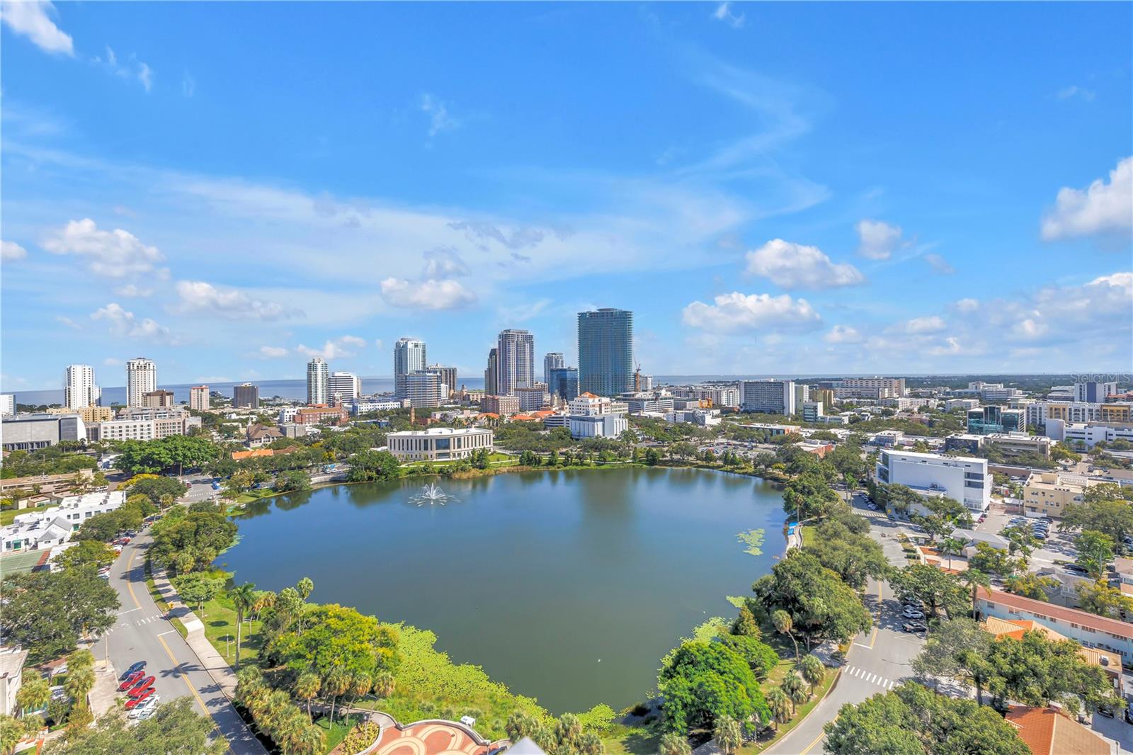 Listing photo id 40 for 777 3rd Avenue N 1703