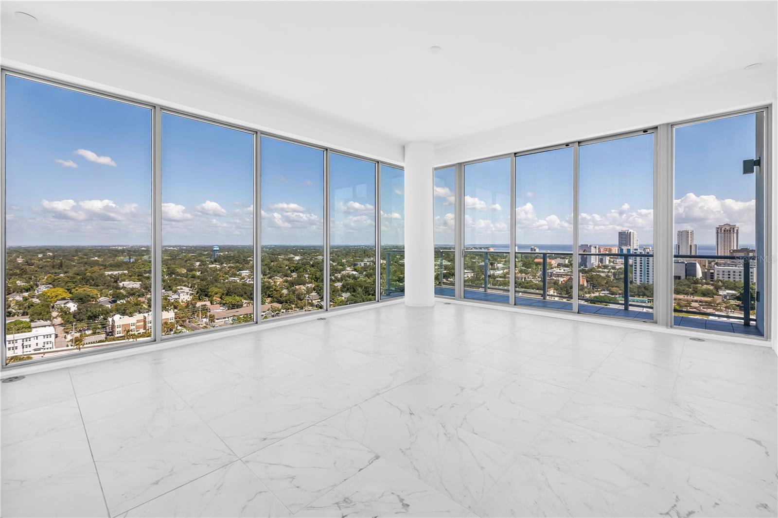 Listing photo id 7 for 777 3rd Avenue N 1703