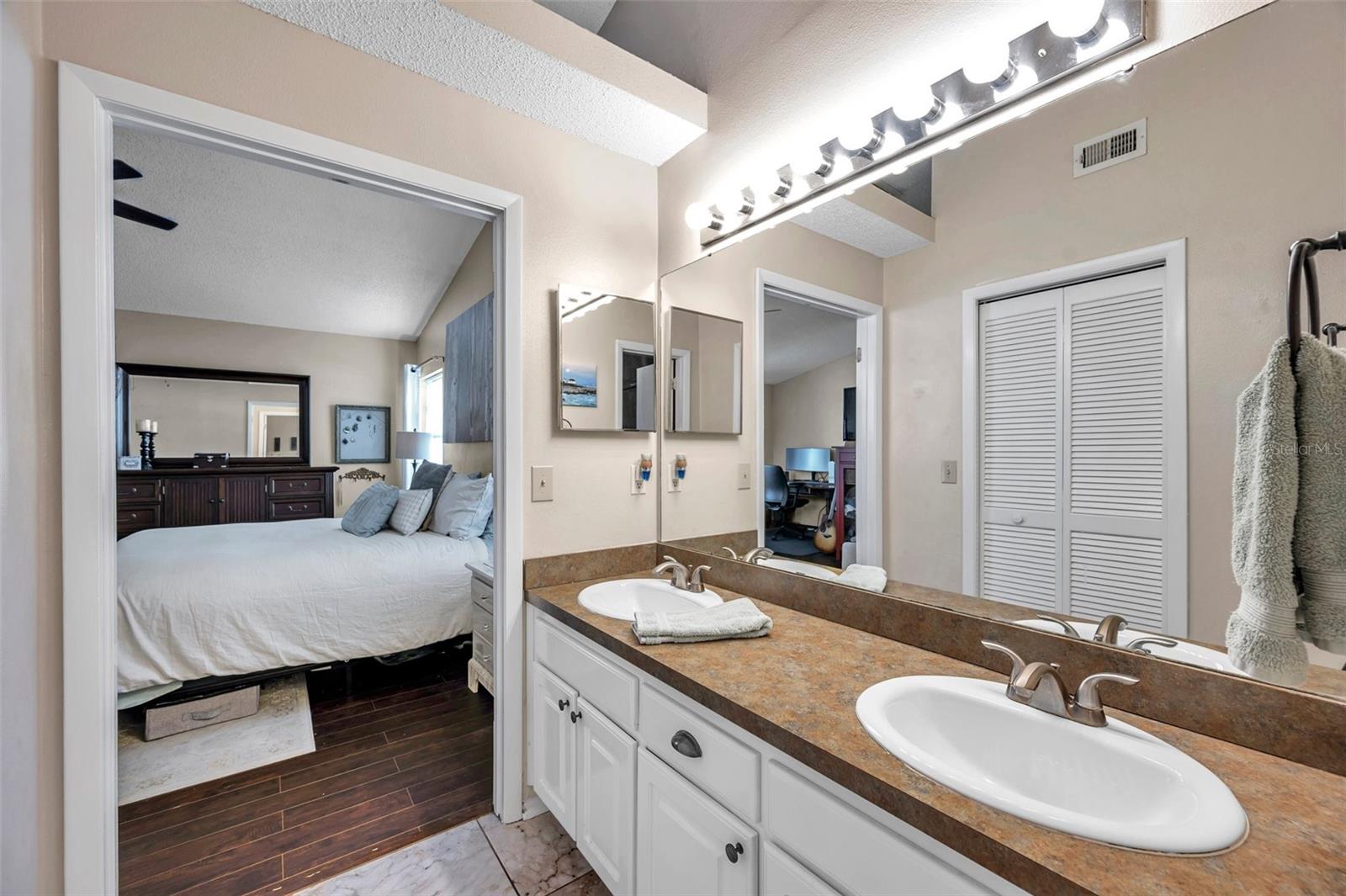 Image 32 of 41 For 13308 Kearney Way