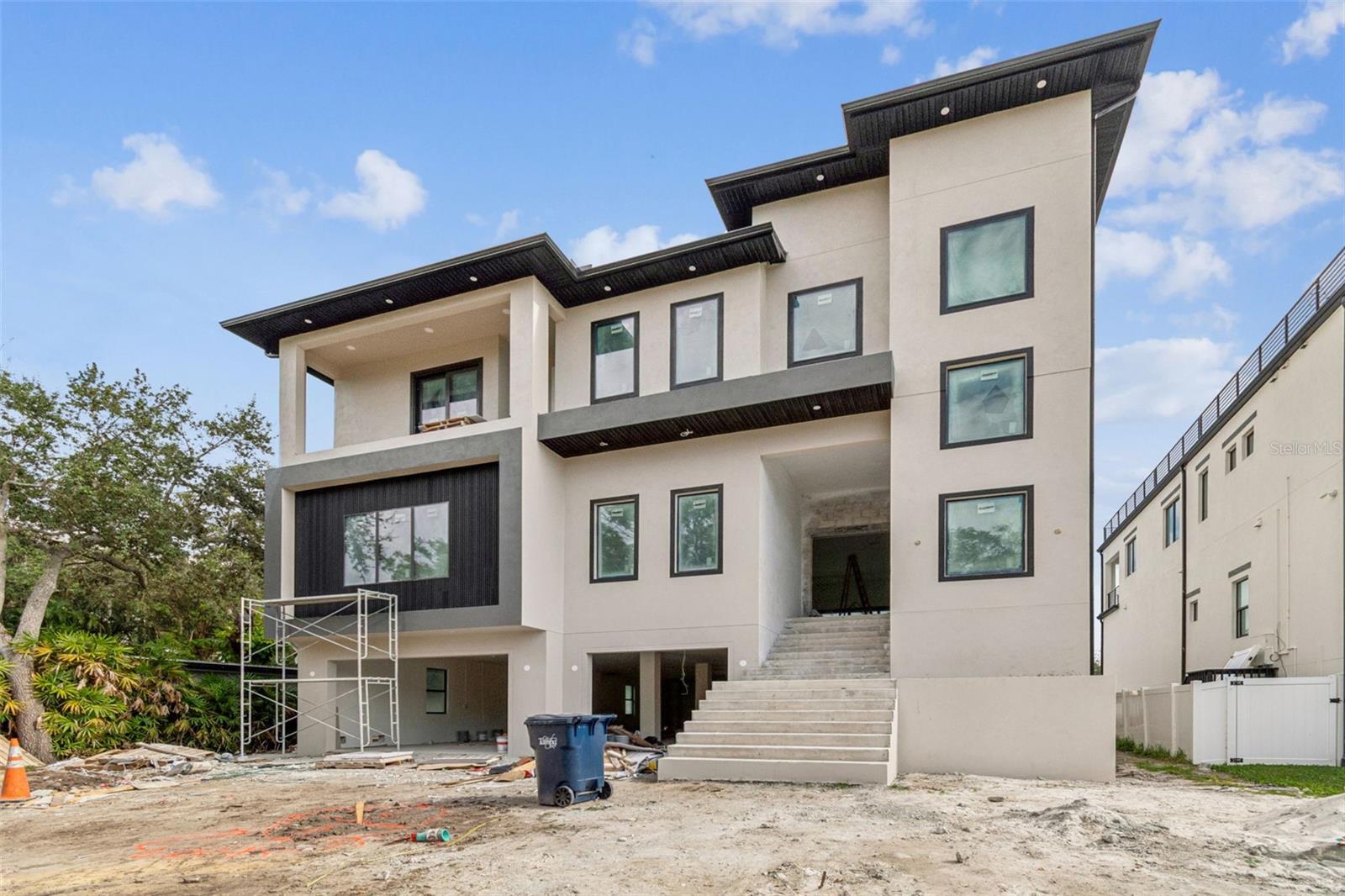 Image 3 of 34 For 211 Occident Street