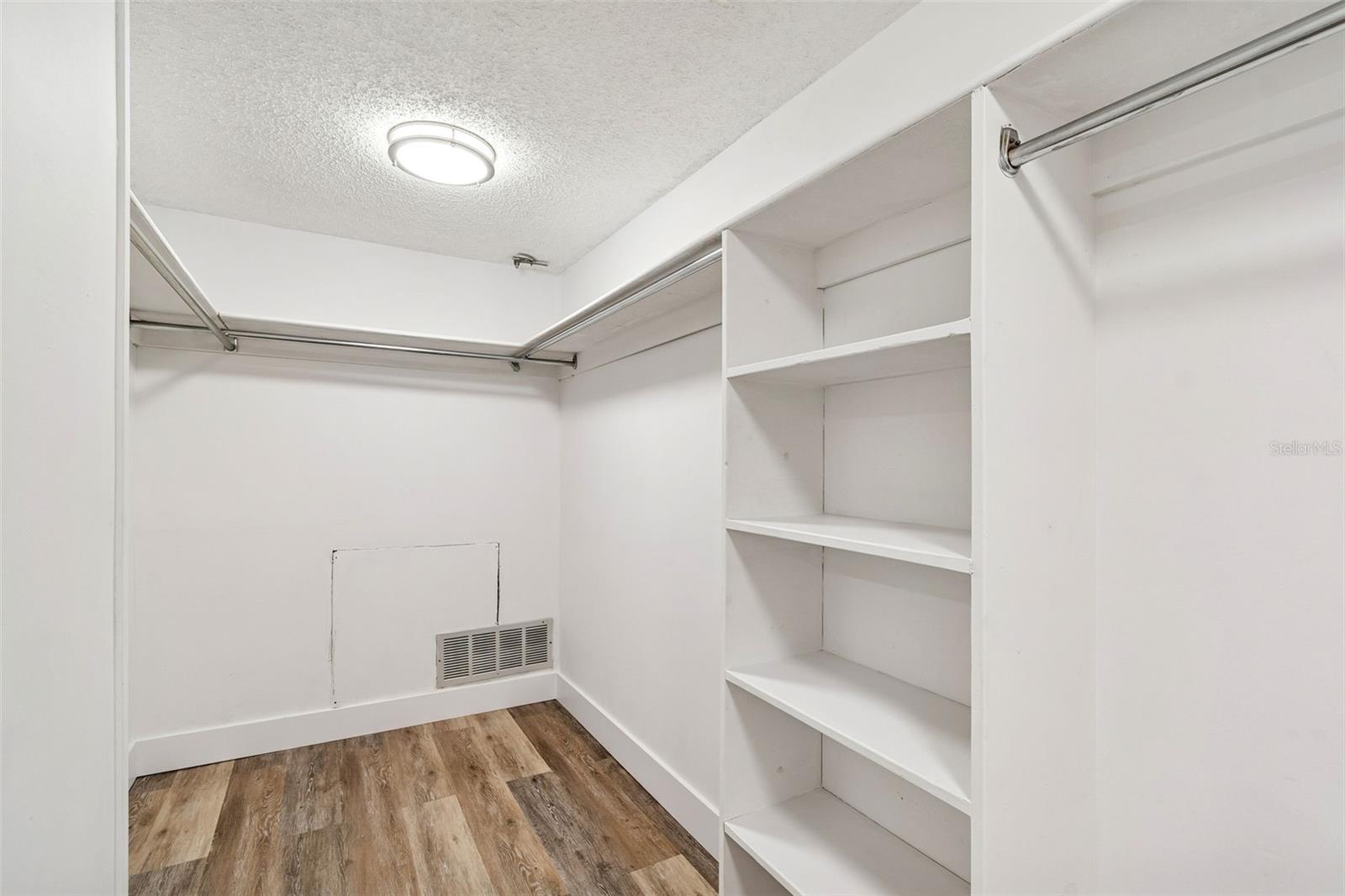 Image 27 of 32 For 225 Country Club Drive E148