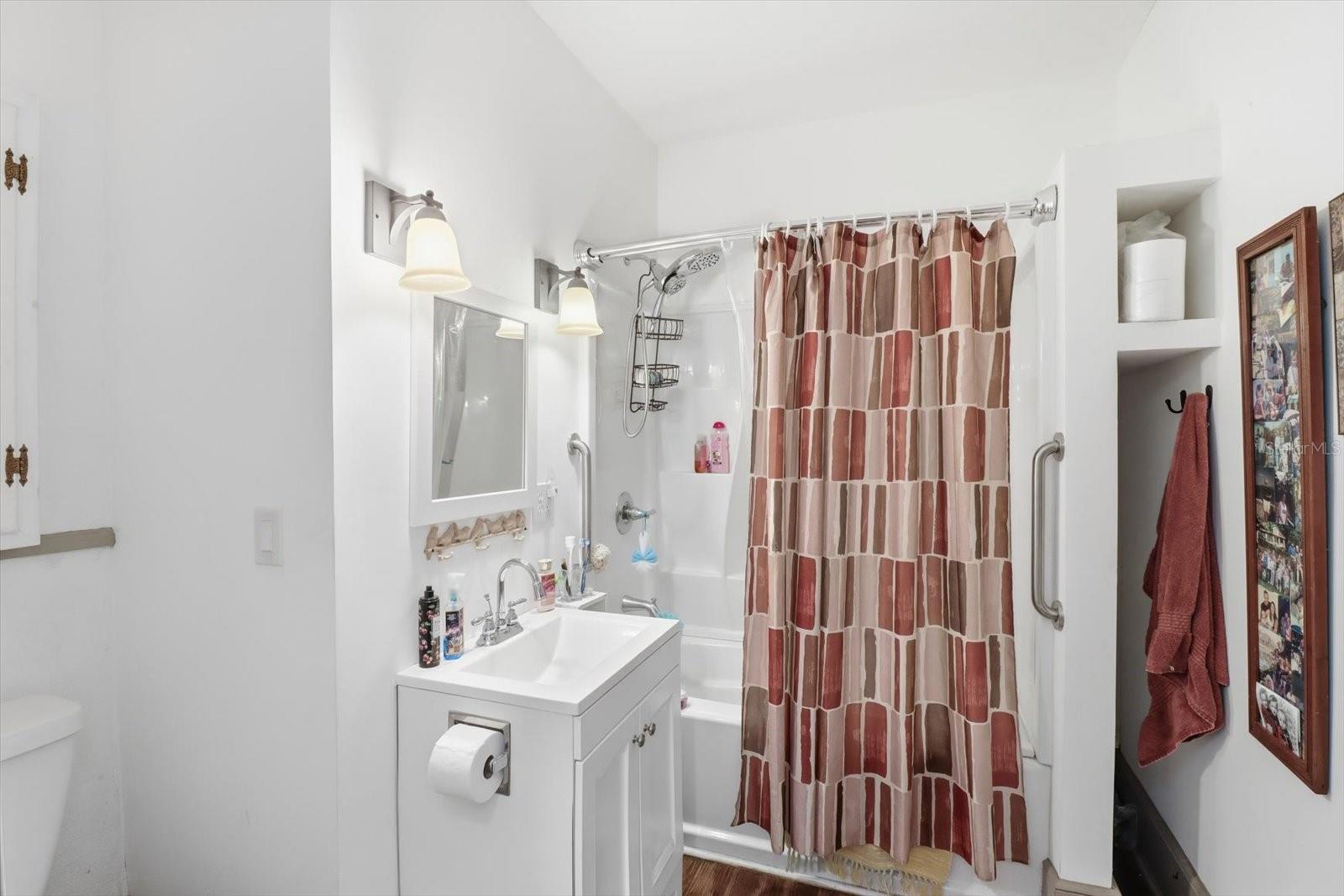 Image 11 of 48 For 754 2nd Avenue