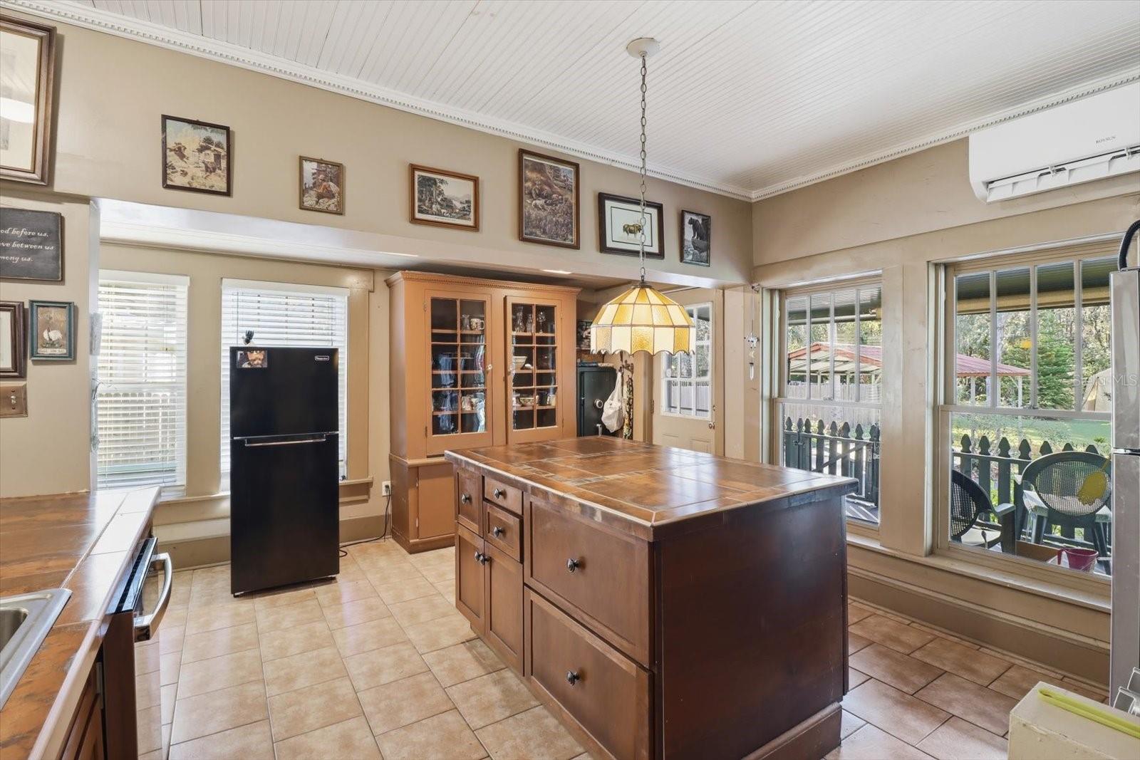 Image 17 of 48 For 754 2nd Avenue