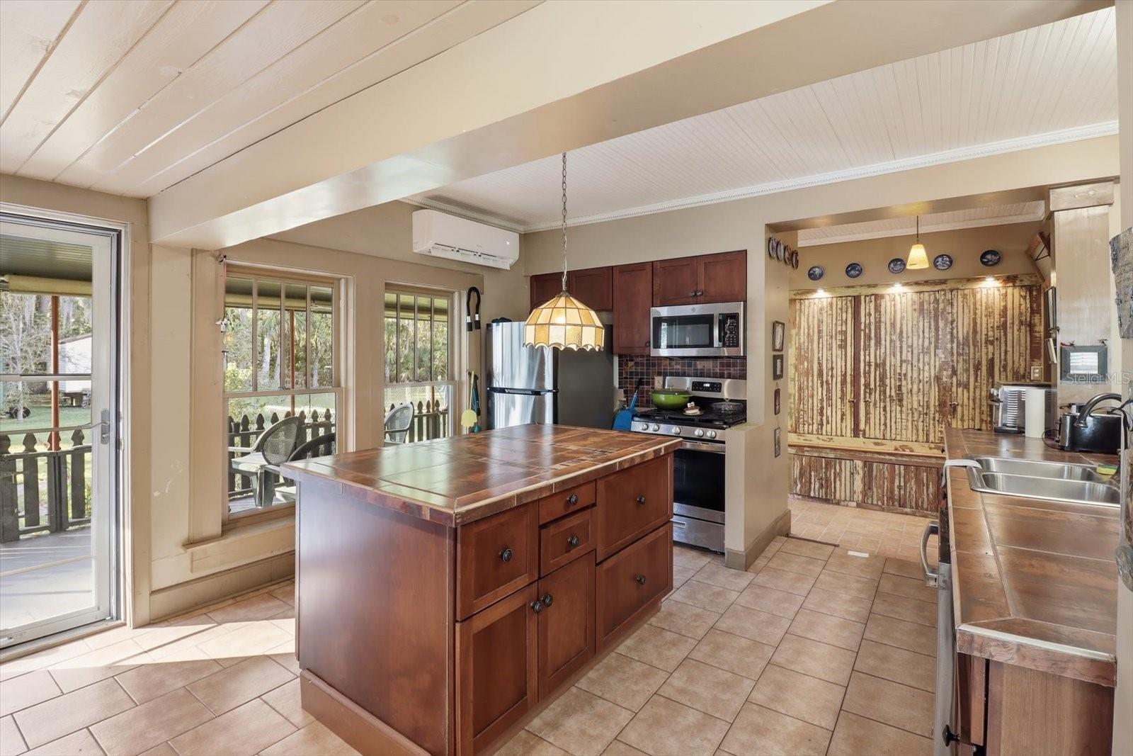 Image 18 of 48 For 754 2nd Avenue