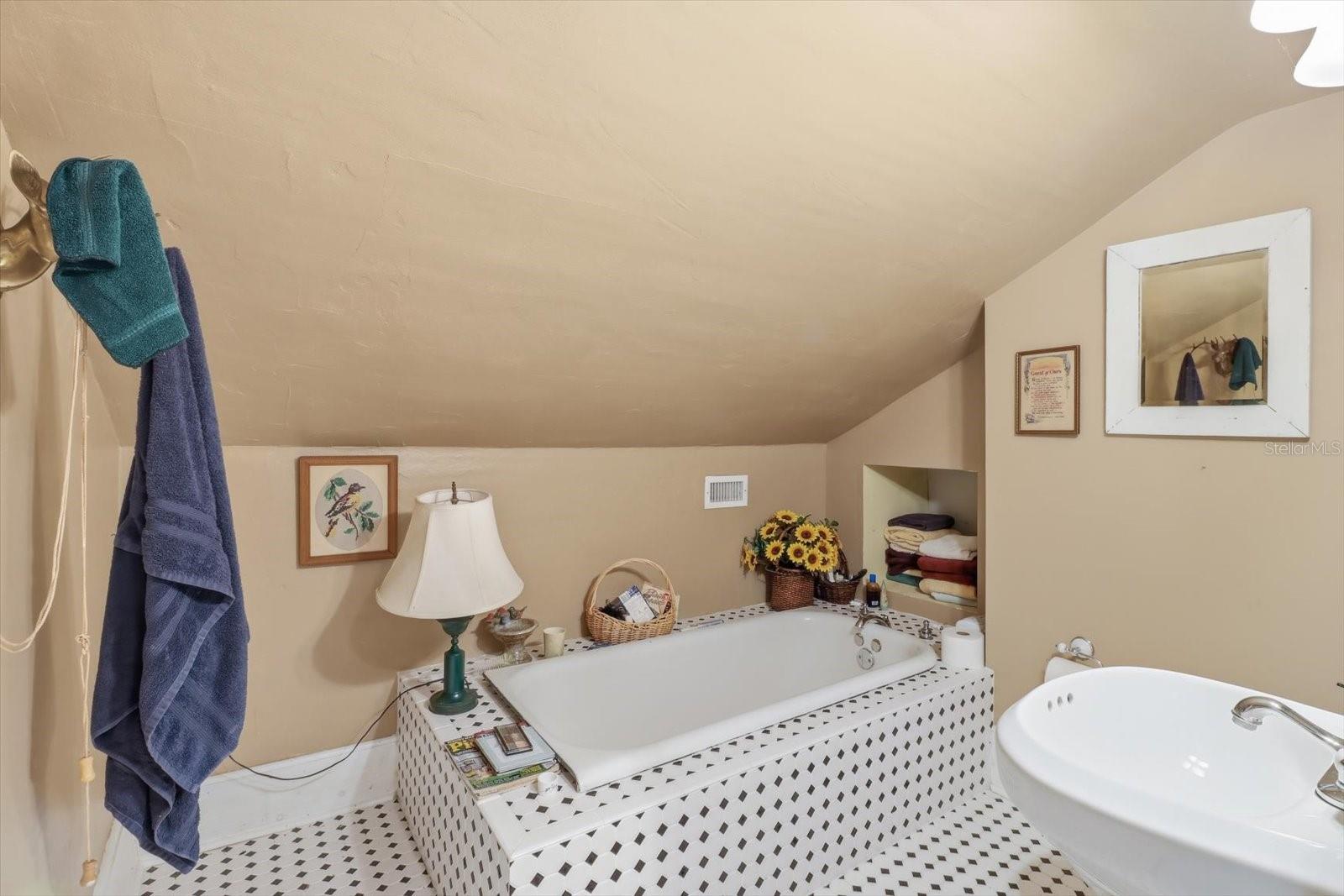 Image 30 of 48 For 754 2nd Avenue