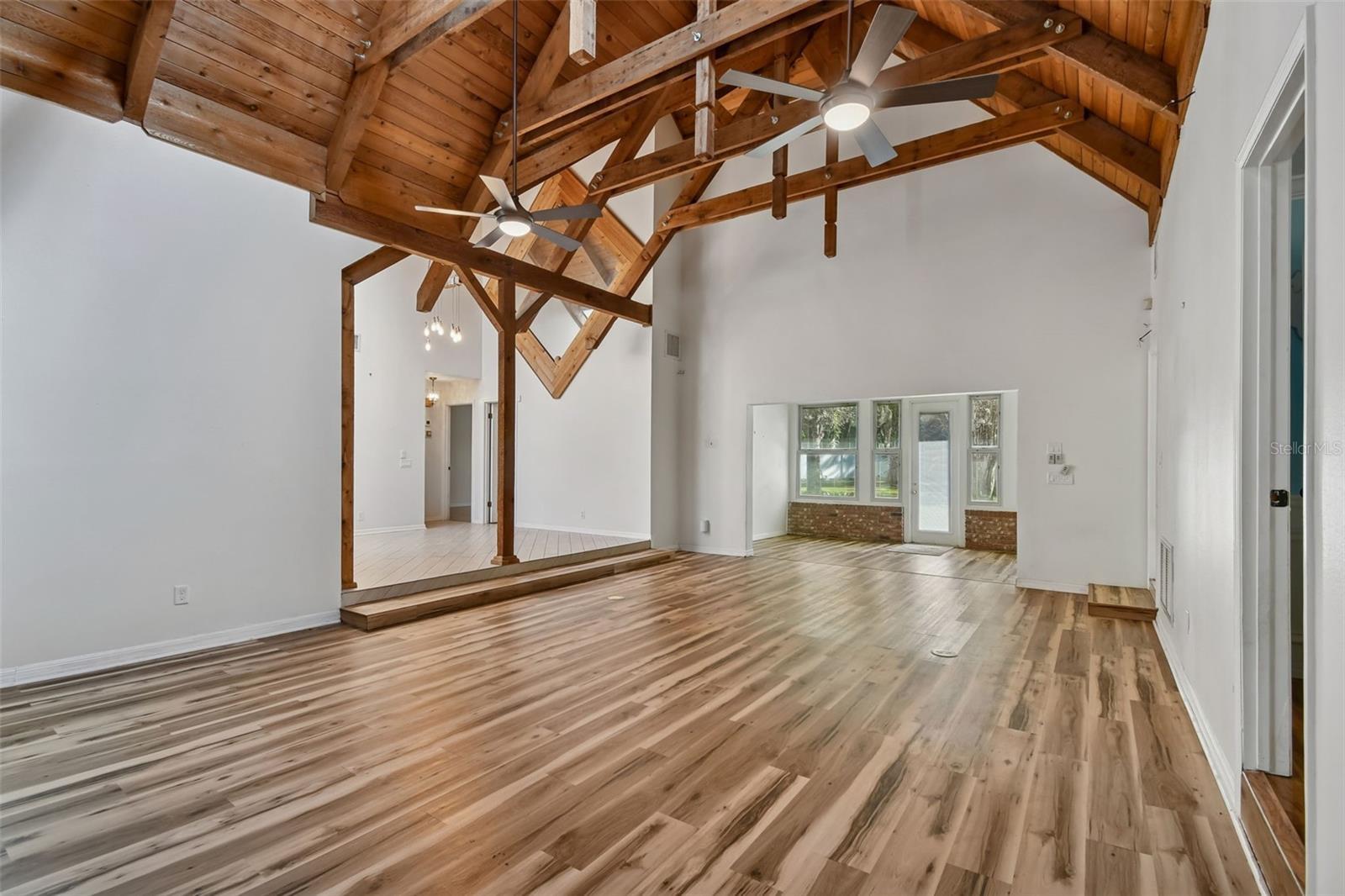 Image 21 of 98 For 238 Crooked Tree Trail