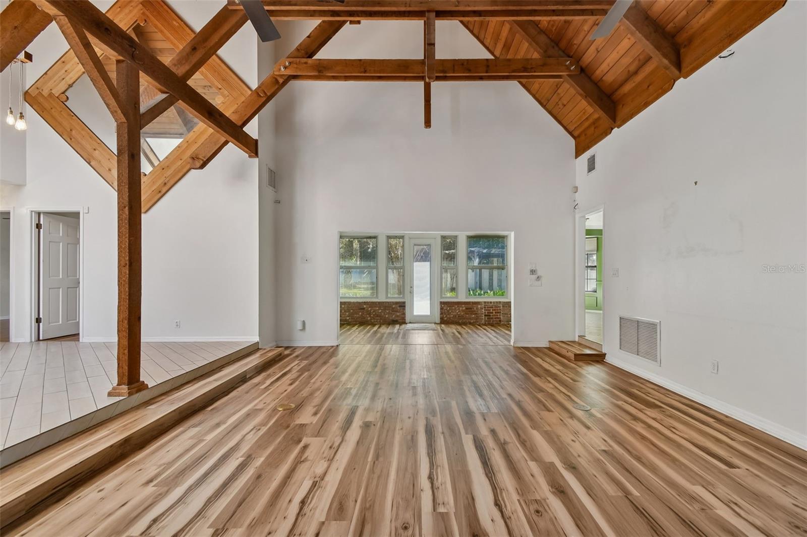 Image 25 of 98 For 238 Crooked Tree Trail