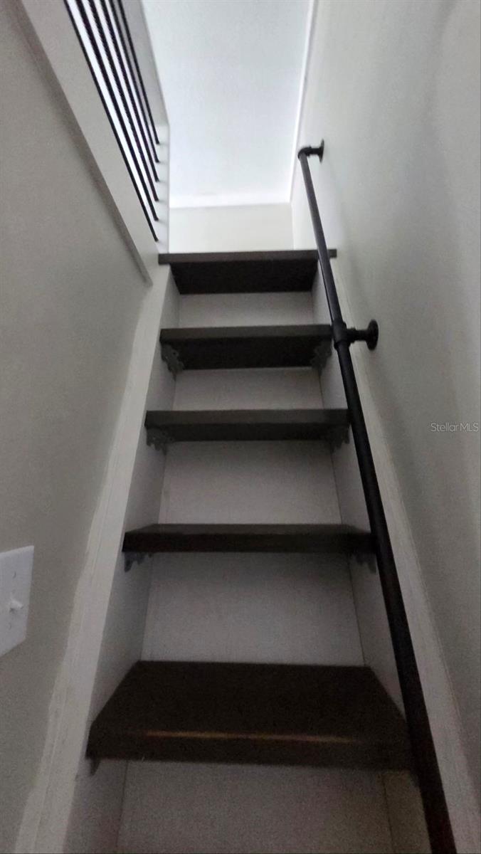 Image 17 of 25 For 330 Cr-630