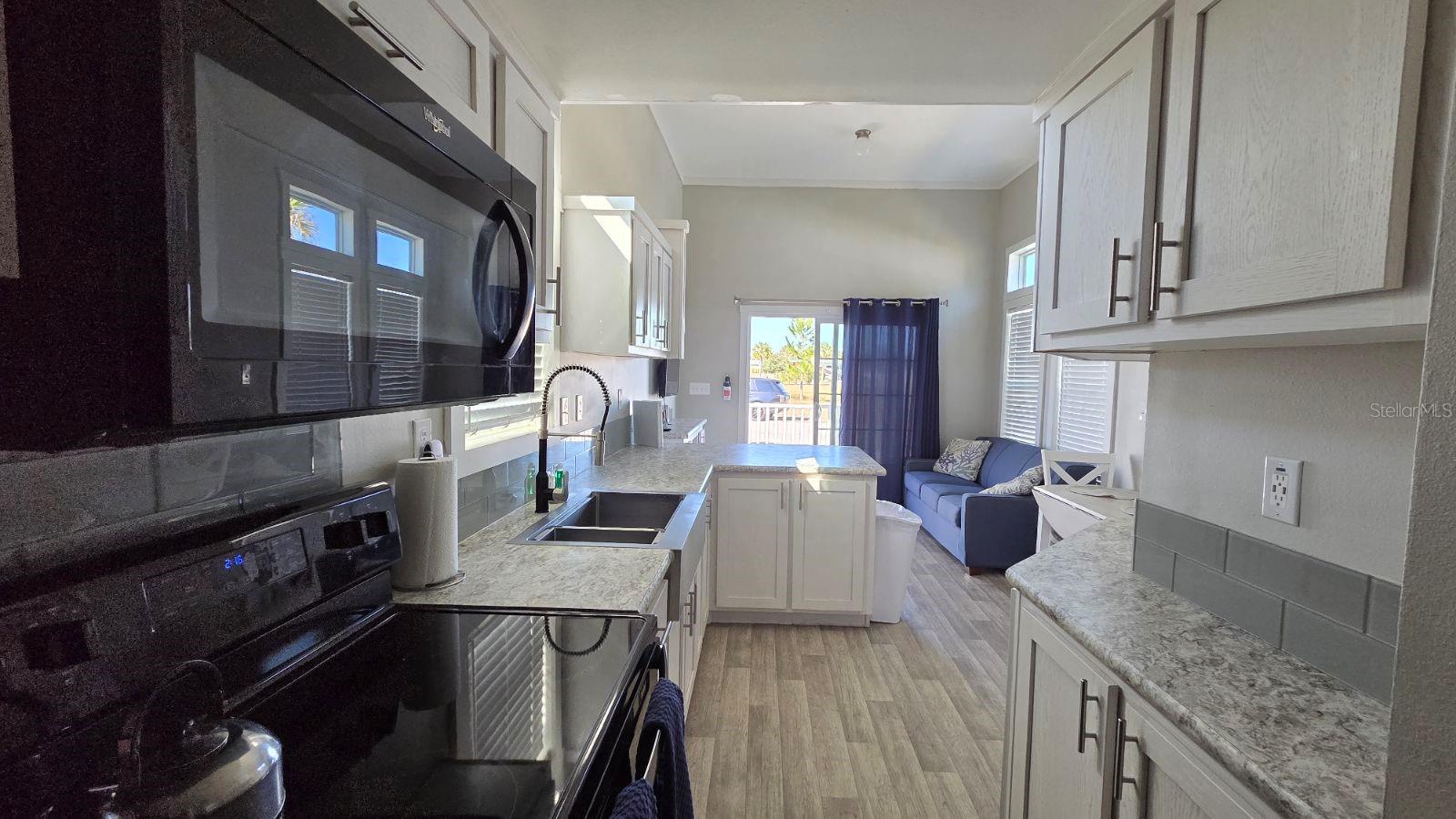 Image 18 of 25 For 330 Cr-630