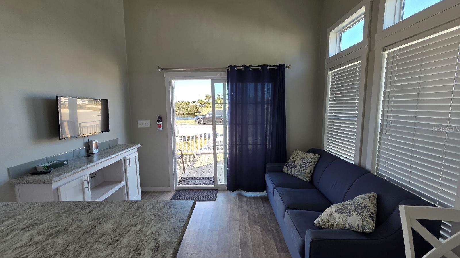 Image 20 of 25 For 330 Cr-630