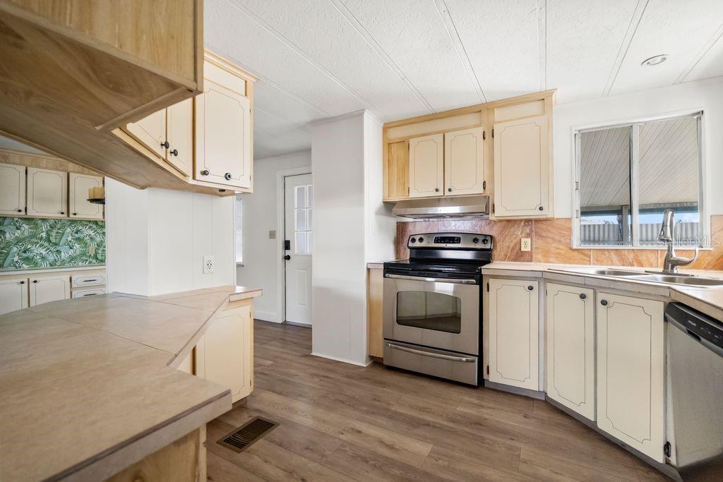 Image 11 of 30 For 3648 Fox Ridge Boulevard